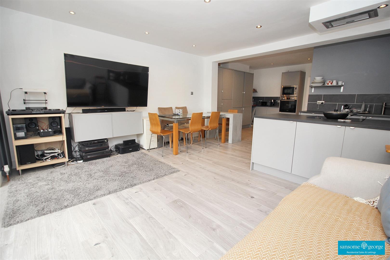 3 bed property in Church End Lane, Reading